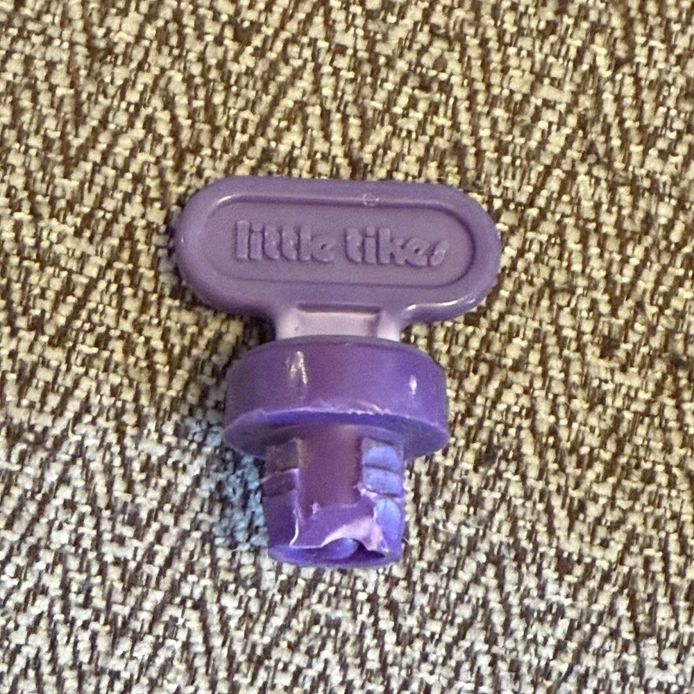 Little Tikes Cozy Coupe Car Replacement‎ part Purple Key